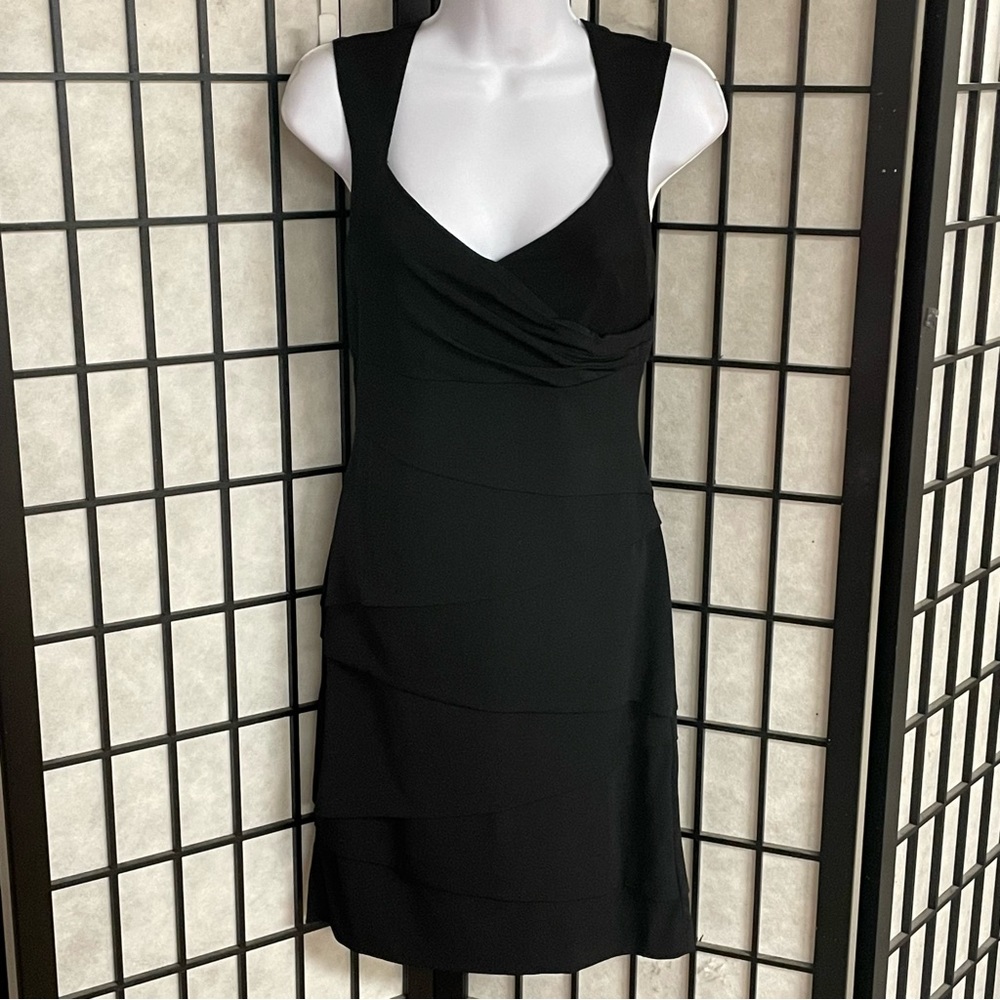 White House Black market ladies sleeveless little black dress size 8